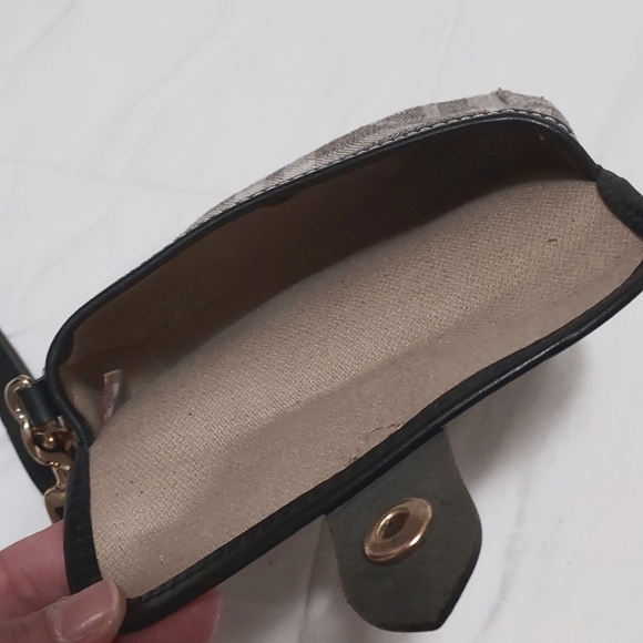 🔥 SALE Dooney & Bourke Wristlet - Picture 3 of 4